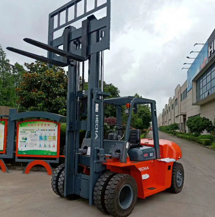 Best Price 5Ton Diesel Forklift with New Isuzu Engine Visible Warning Light for Retail Manufacturing Plant and Farm Use