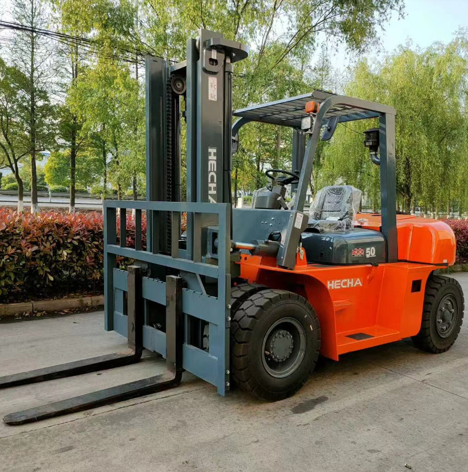 Best Price 5Ton Diesel Forklift with New Isuzu Engine Visible Warning Light for Retail Manufacturing Plant and Farm Use