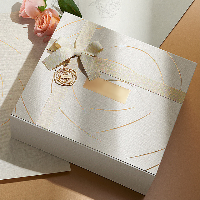 Exquisite custom rigid cosmetics packaging boxes for makeup set gift hot stamping cosmetic box