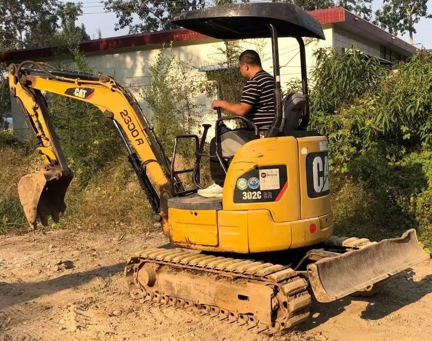 Used mini CAT 302 crawler excavators for sale 2t high quality small sand digger great performance low price