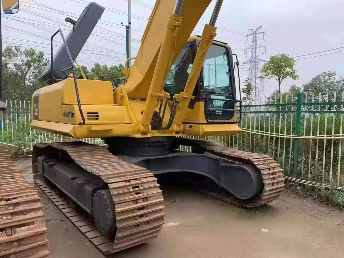 Sale of used tracked excavators for large hydraulic excavators