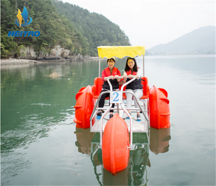 Amusement park outdoor water bicycle/pedal boat fun leisure activities in the lake/sea