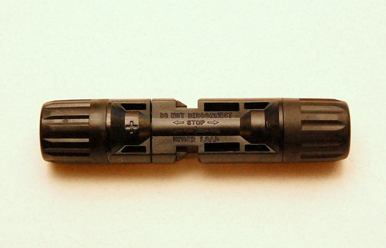 single contact electrical connectors MC 4 solar plugs for Solar PV system between the solar panel and Inverter or controller box