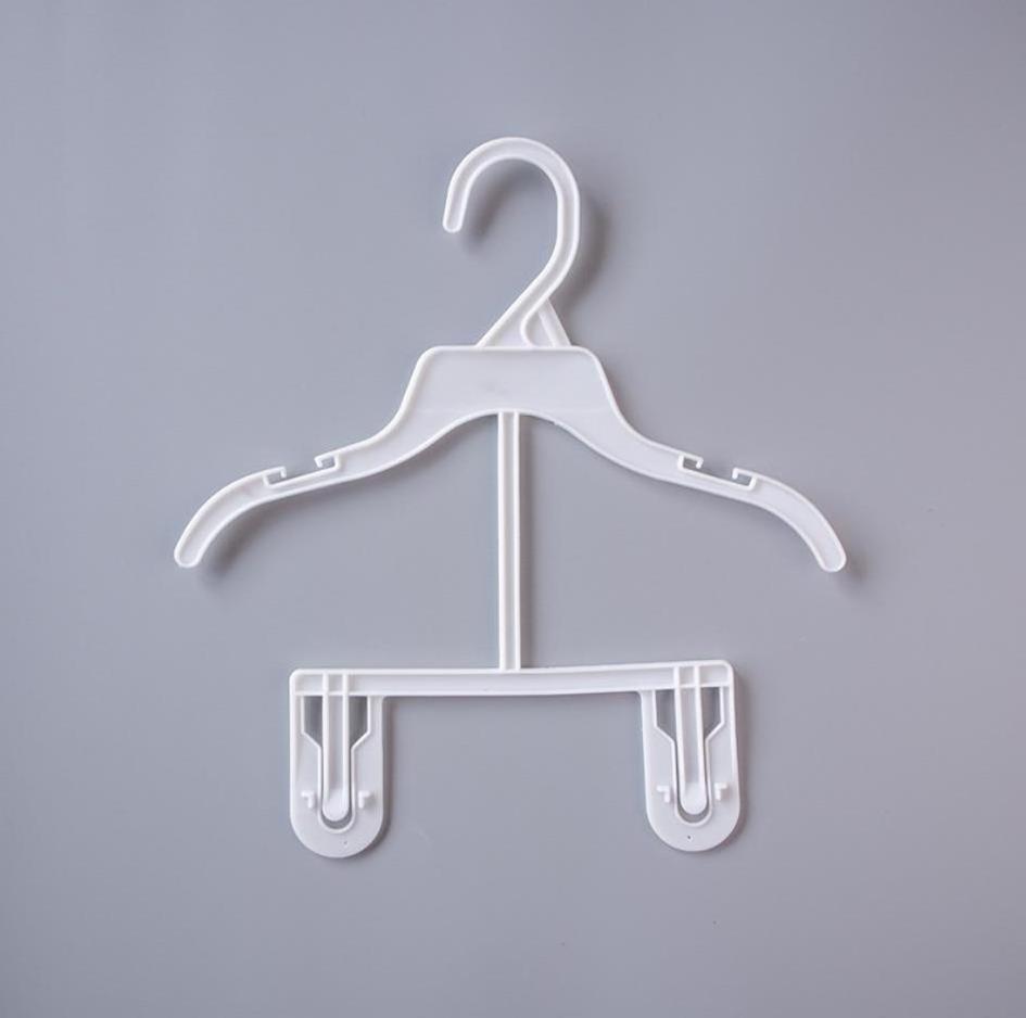 Wholesale Custom Logo White Plastic Baby Children Apron Hangers For Clothes PP Body Hanger For Kids Suits