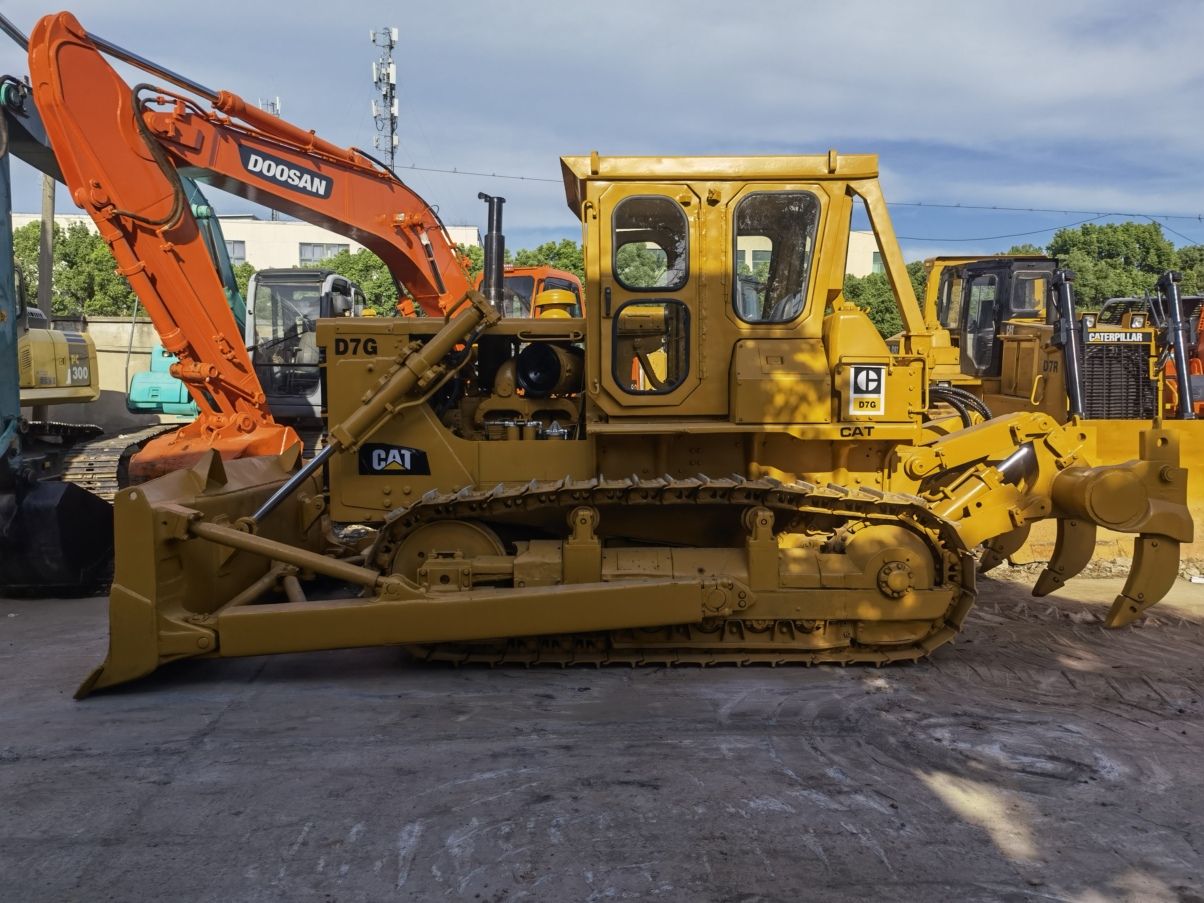 Caterpillar Used Bulldozer Dozer Models D7G D6D D6M D5M D6H D6R Second Hand crawler Dozer for Sale Reliable bulldozer