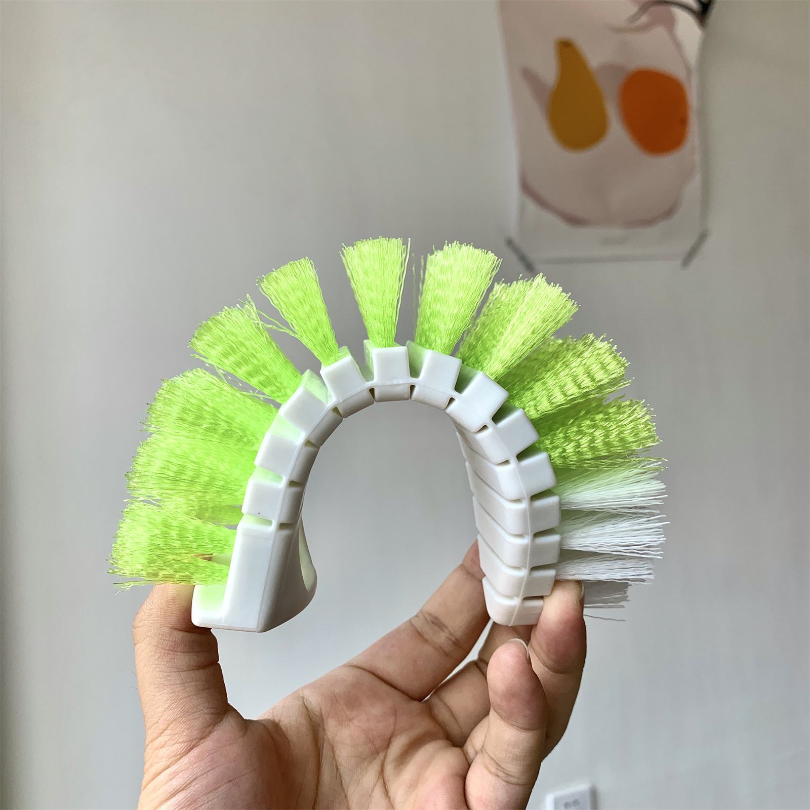 Bendable multi-purpose cleaning brush