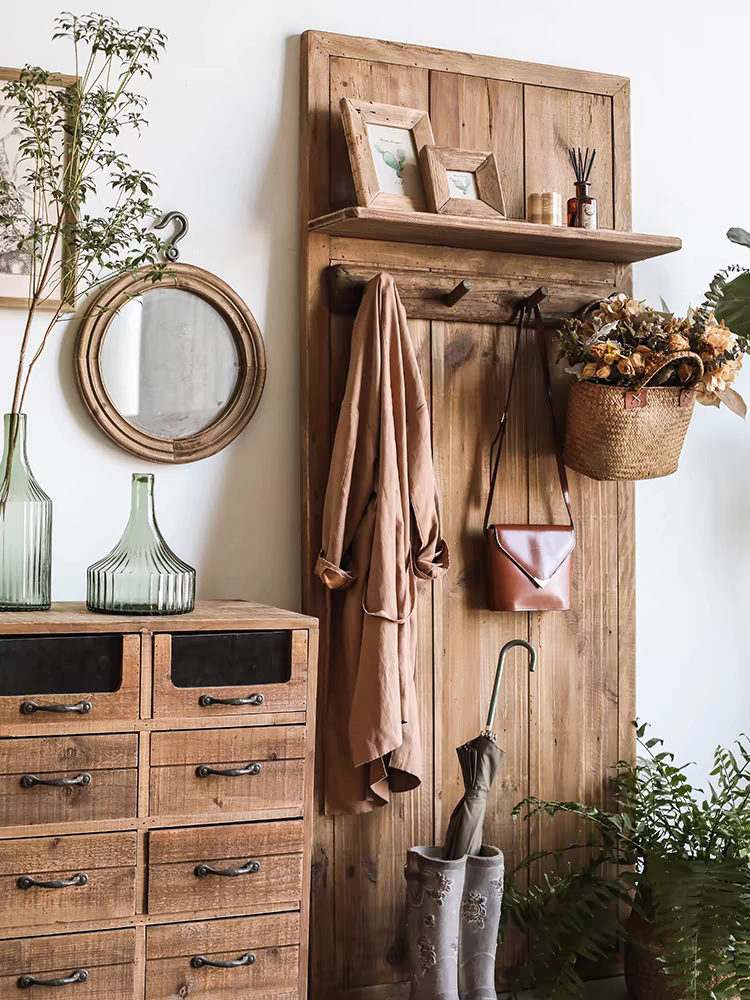 Scandinavian countryside log literature coat hanging rack against the wall coat rack floor B&B entryway entryway