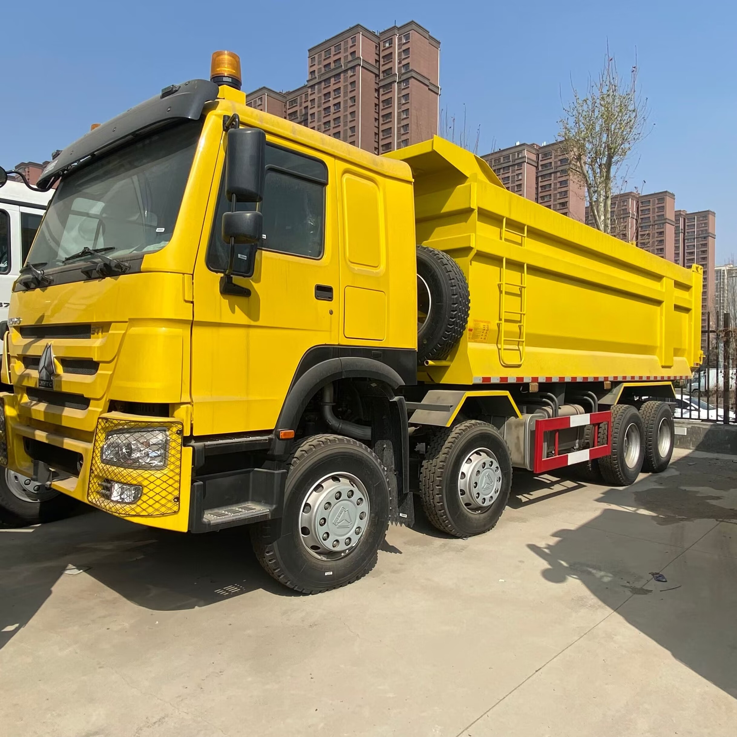 2022 Sino Used 12 Wheeler 40 Ton 8X4 Camion Benne 12 Roues Tipper Howo Dump Truck