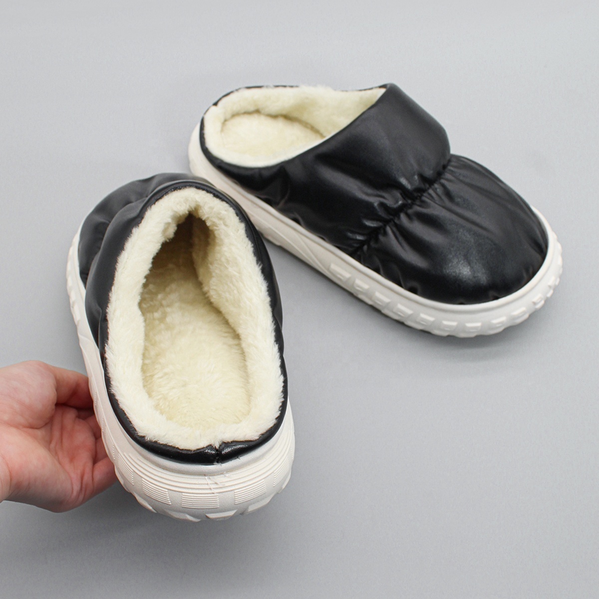 2023 New Arrival Winter Indoor Waterproof Cloth PVC Sole Black Warm Plush Slippers