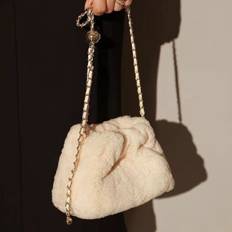 Wholesale Winter Custom Women Handbag Cute Lamb Wool Shoulder Bag Soft Fur Popular Girls Design Lambskin Leather Under-arm Bag