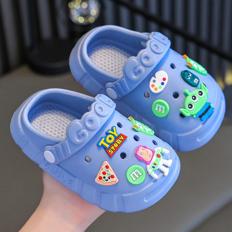 Hot selling summer children's sandals and slippers, male and female children's non slip soft soles, baby hole shoes