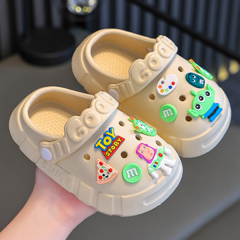 Hot selling summer children's sandals and slippers, male and female children's non slip soft soles, baby hole shoes