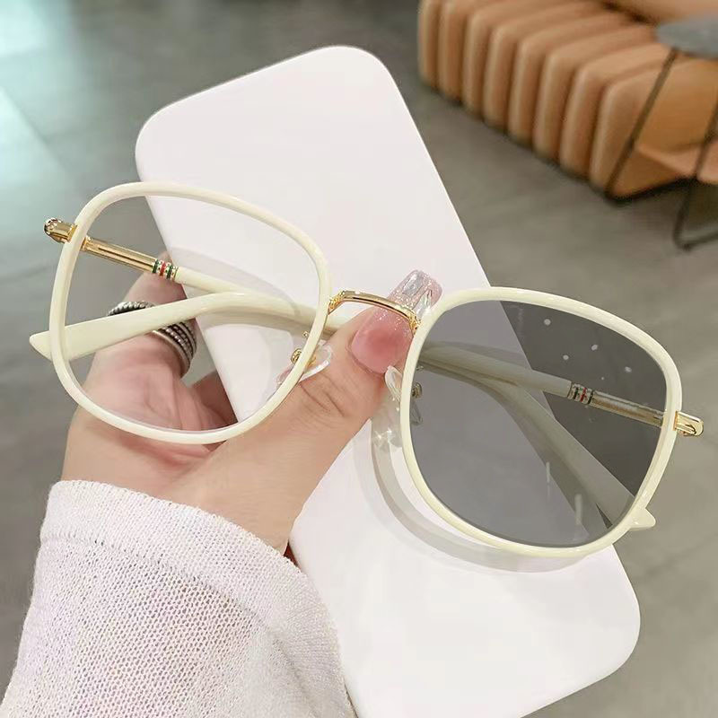 8331 Factory Anti Blue Light Glasses Frames Blocking Photochromic Cat Eye Glasses Photo Gray Glasses Sunglass Woman Eyewear