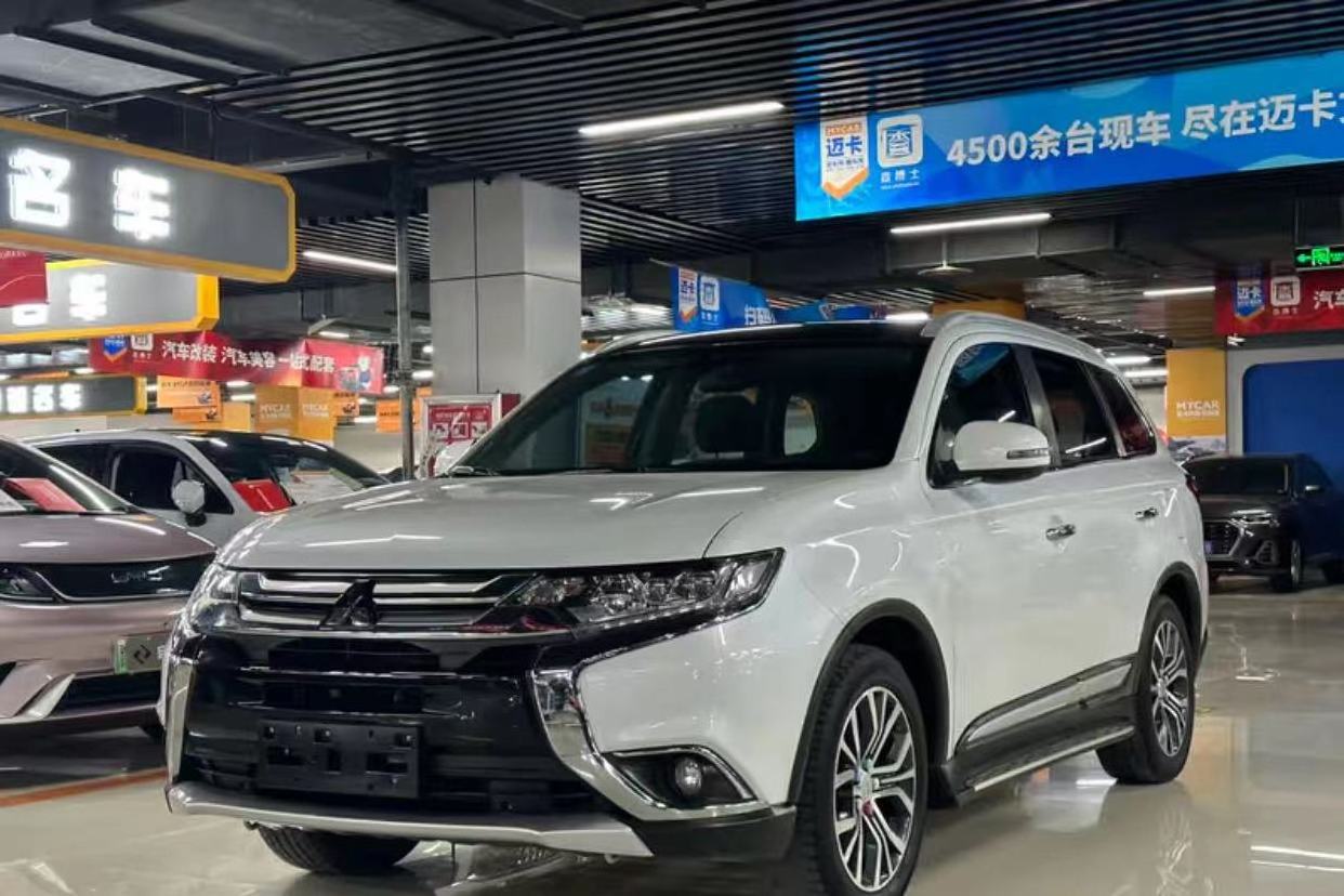 High quality used car 2018 Outlander 2.4 4WD 7 seater luxury edition low price spot in China