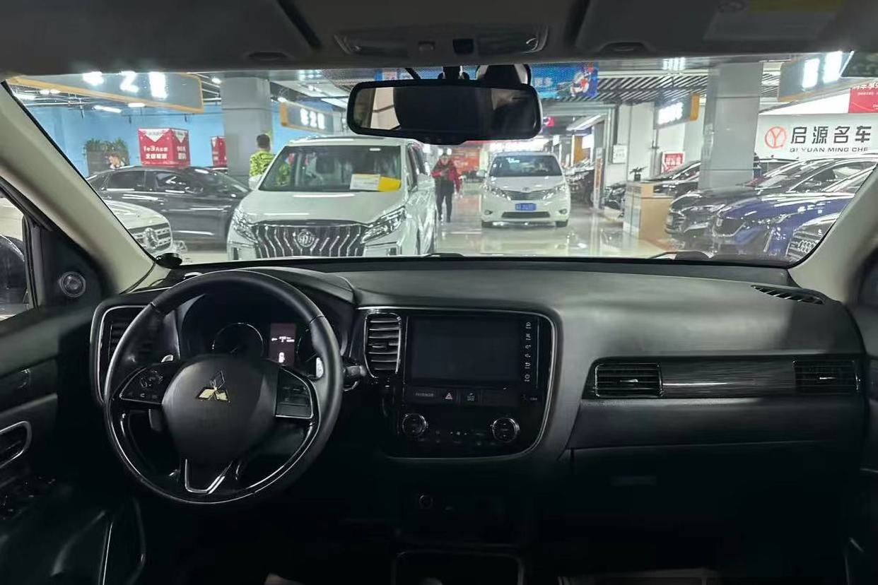 High quality used car 2018 Outlander 2.4 4WD 7 seater luxury edition low price spot in China