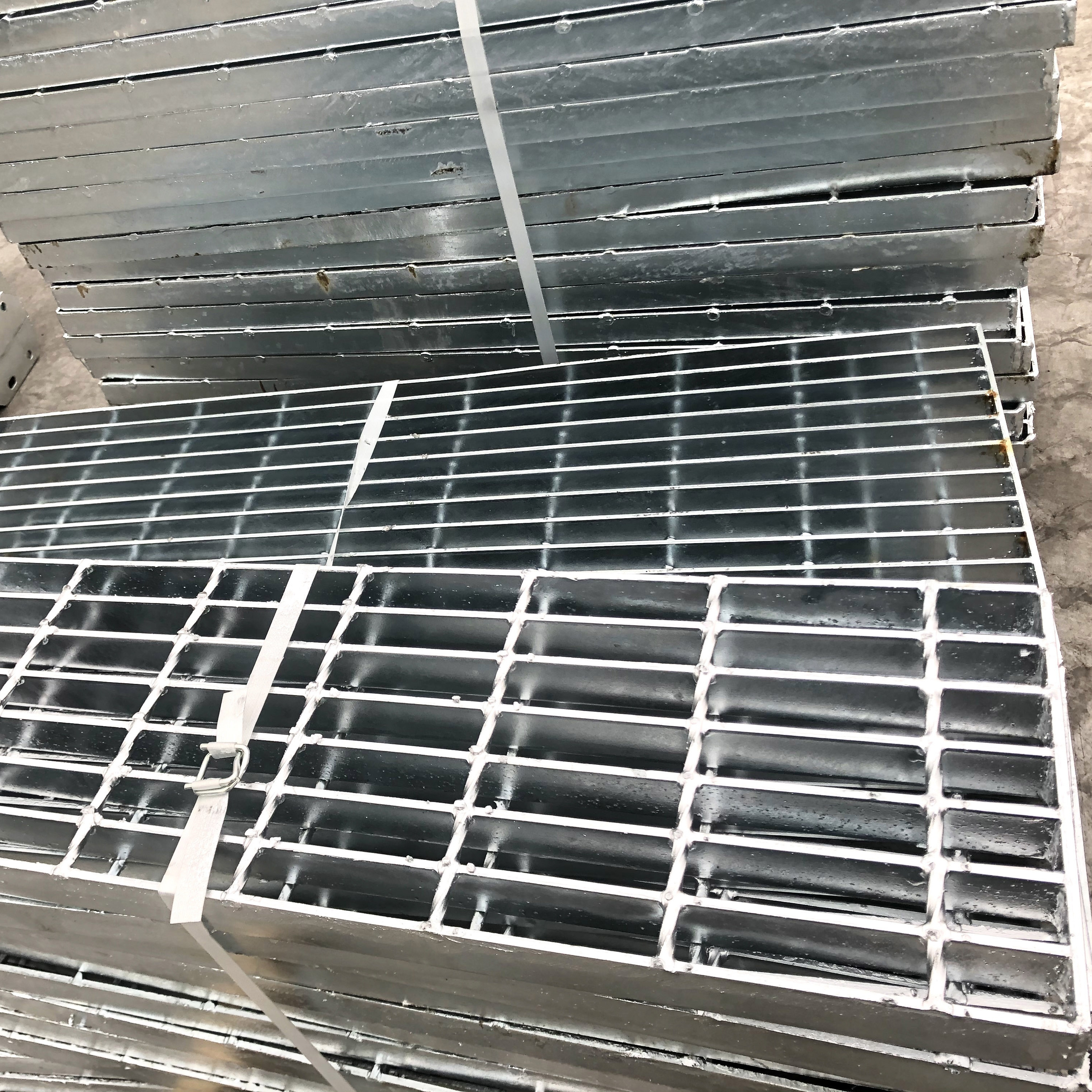 Custom catwalk Size Can Be Customized Structural Grating / Carbon Steel Grating Step Panels