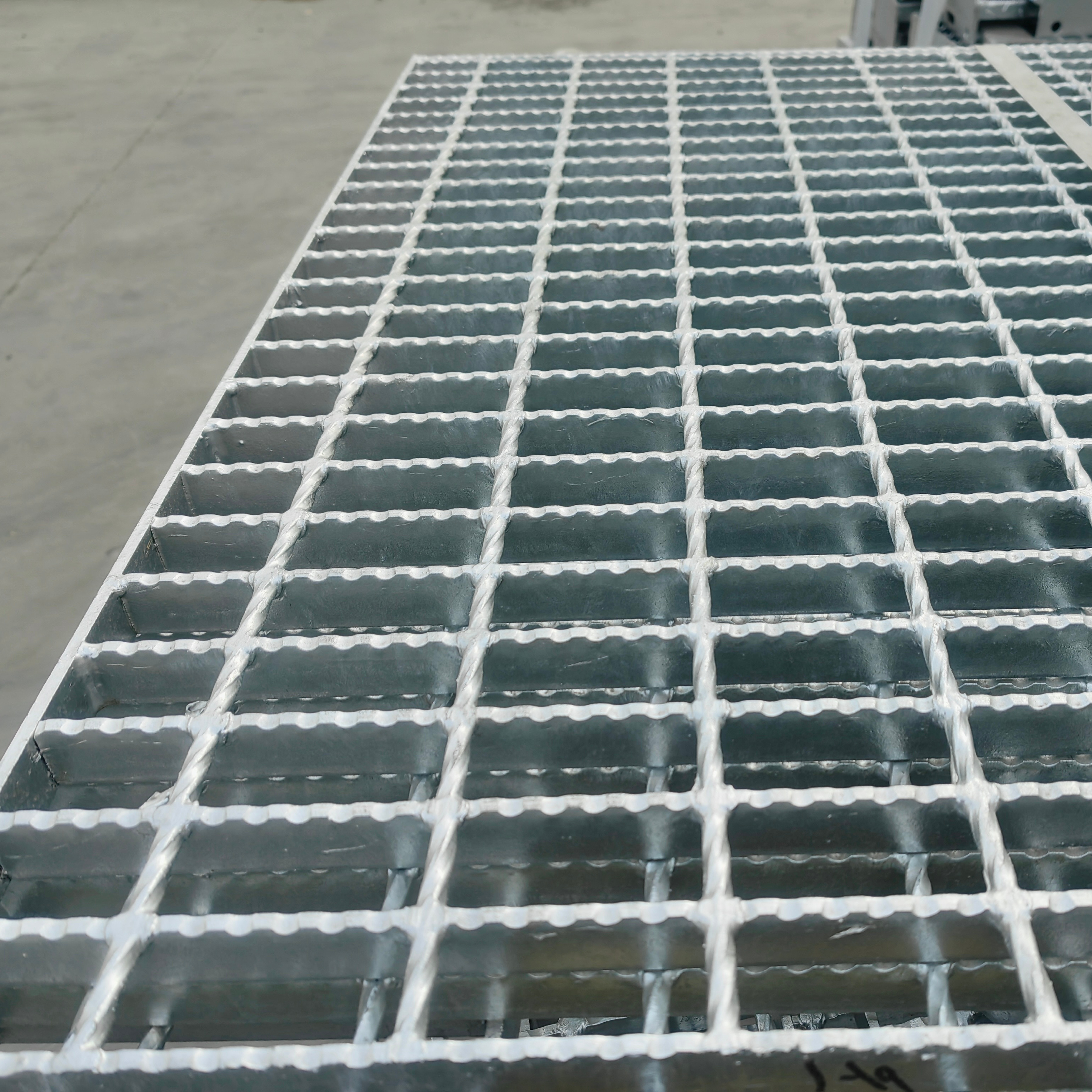 Heavy Duty Steel driveway drainage grate close mesh bar steel grating trench cover angle ditch cover plate