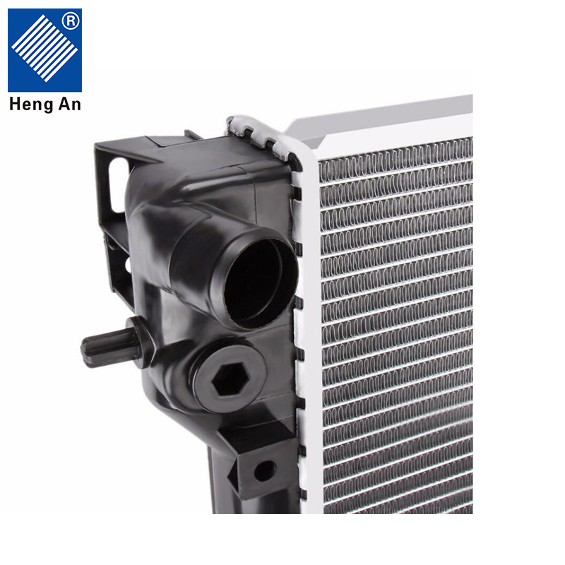 China Auto Spare Parts Aluminium Car Radiator for Toyota Pa66 Gf30 Gf35 Innova Hiace Vios Noah Suzuki Hyundai Mazda