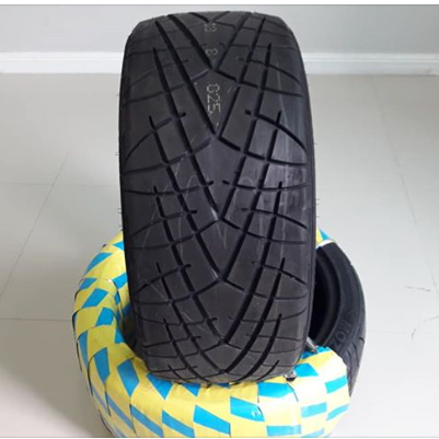 Car Tyre UHP 265/35R18 inch Radial Rubber Tubeless Airless Passenger Car Tire all weather grip low Failure tyre