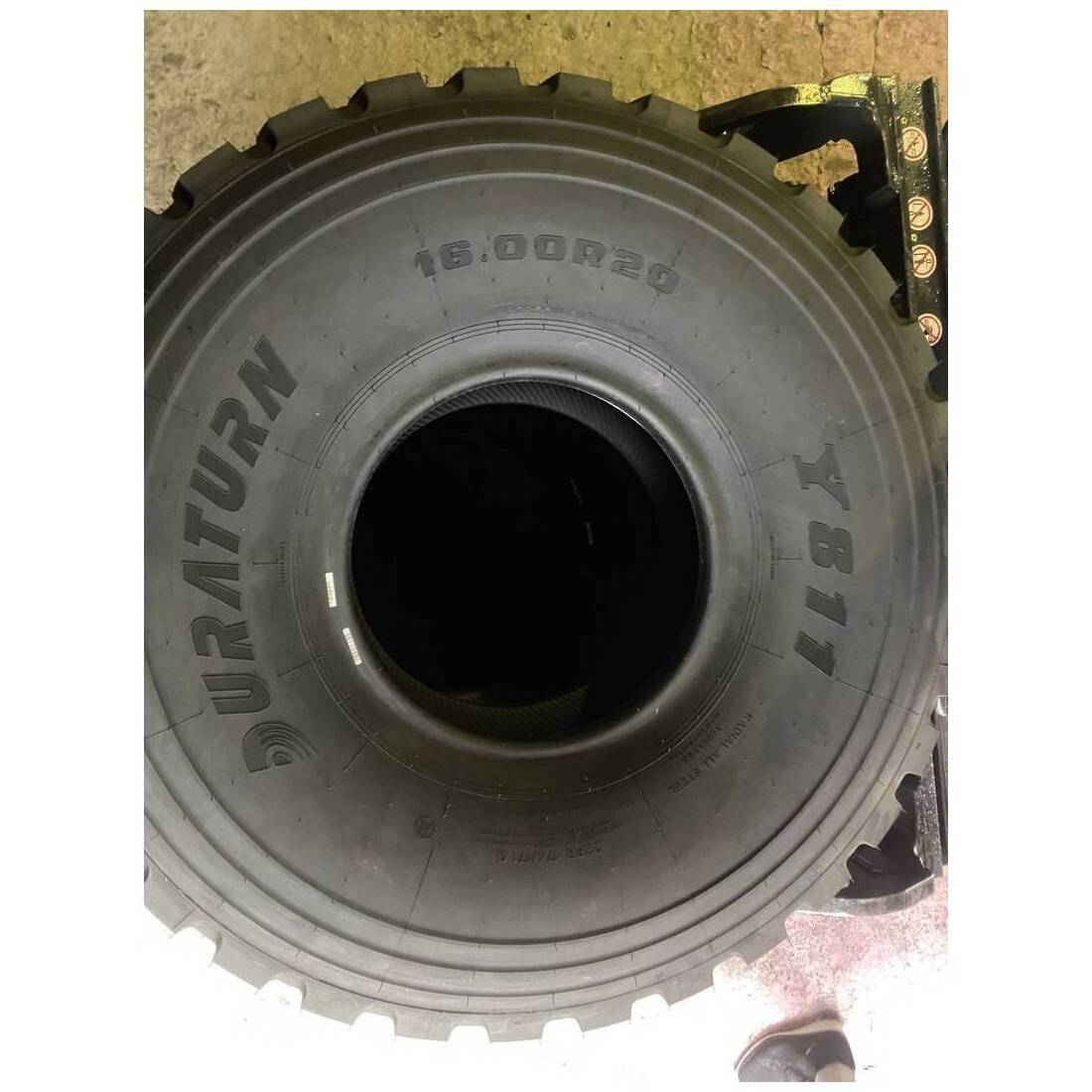 16.00R20 Y811 Radial Tube Tire Commercial Truck General Position Drive/Back/Trailer/Steer/Direction/Front for Truck Tyre