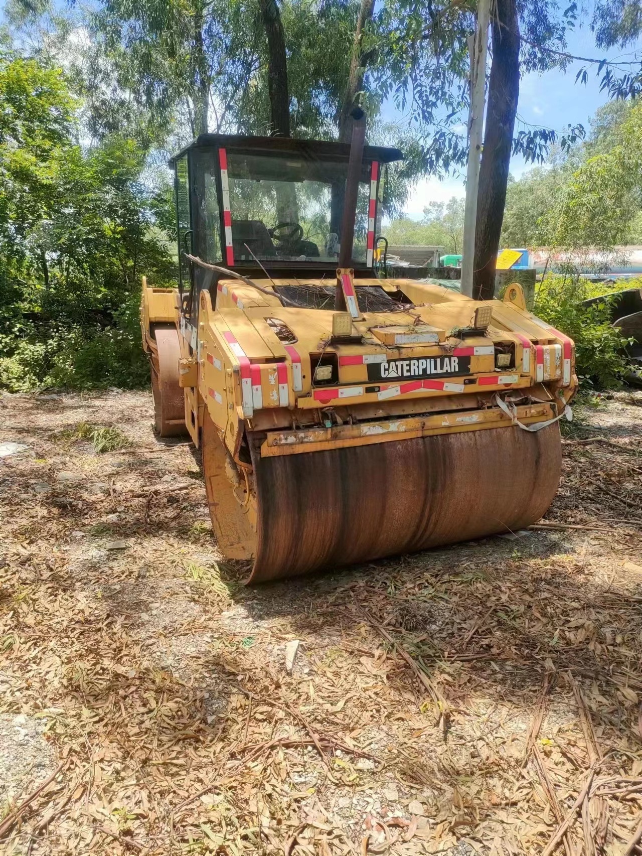 Very good condition second hand road roller 5 ton vibratory road roller with double wheel