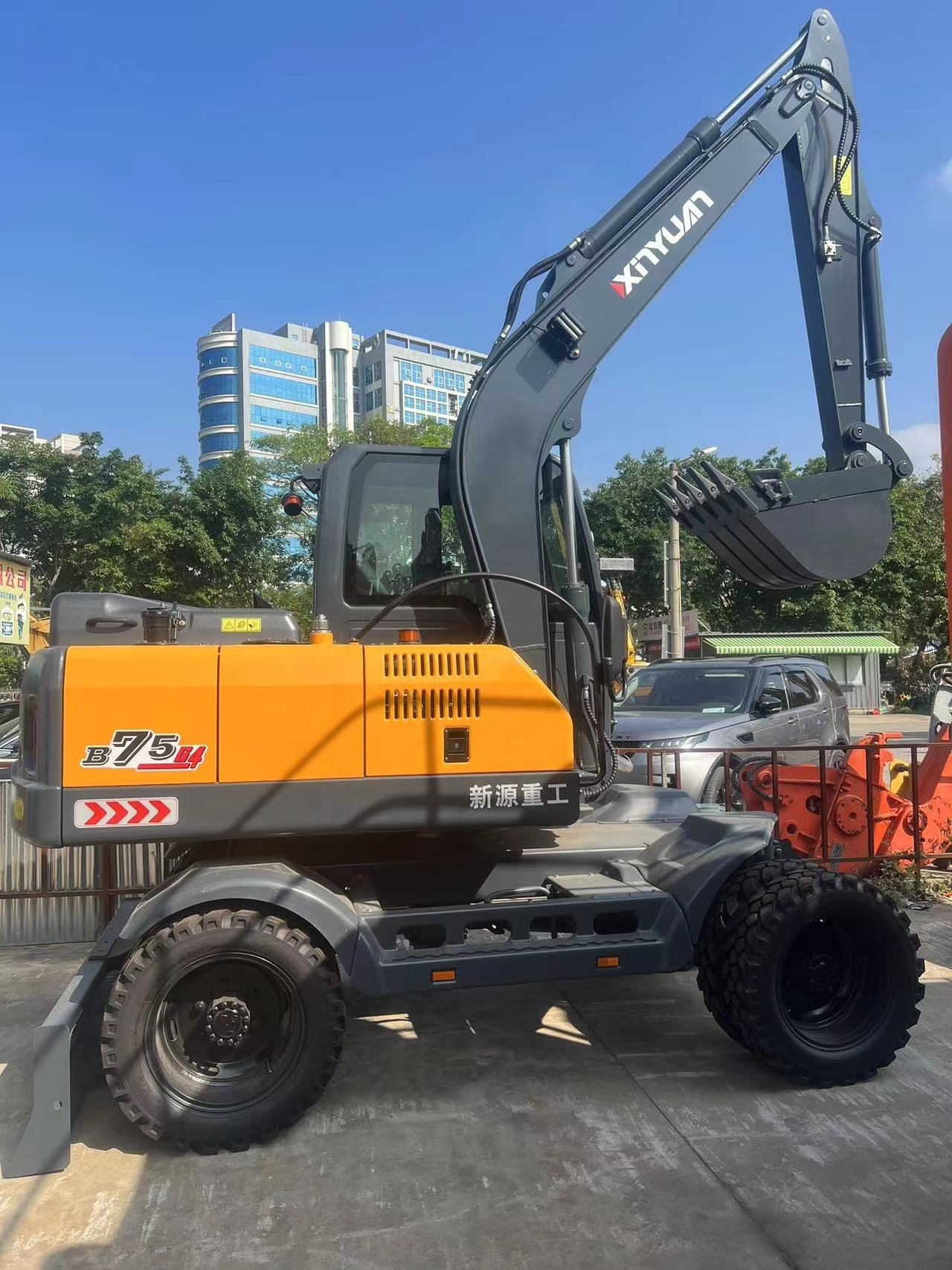 GOOD conditional micro excavator used xinyuan B75G4 mini excavators second hand micro wheel digger for sale