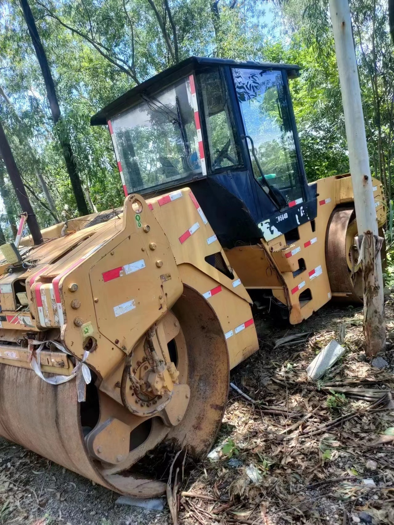 Very good condition second hand road roller 5 ton vibratory road roller with double wheel