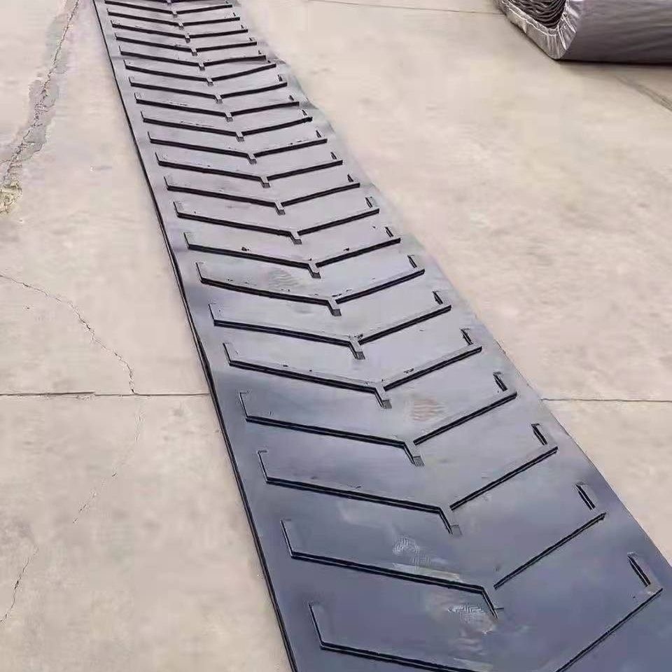 Anti slip herringbone pattern rubber conveyor belt for mine conveyor