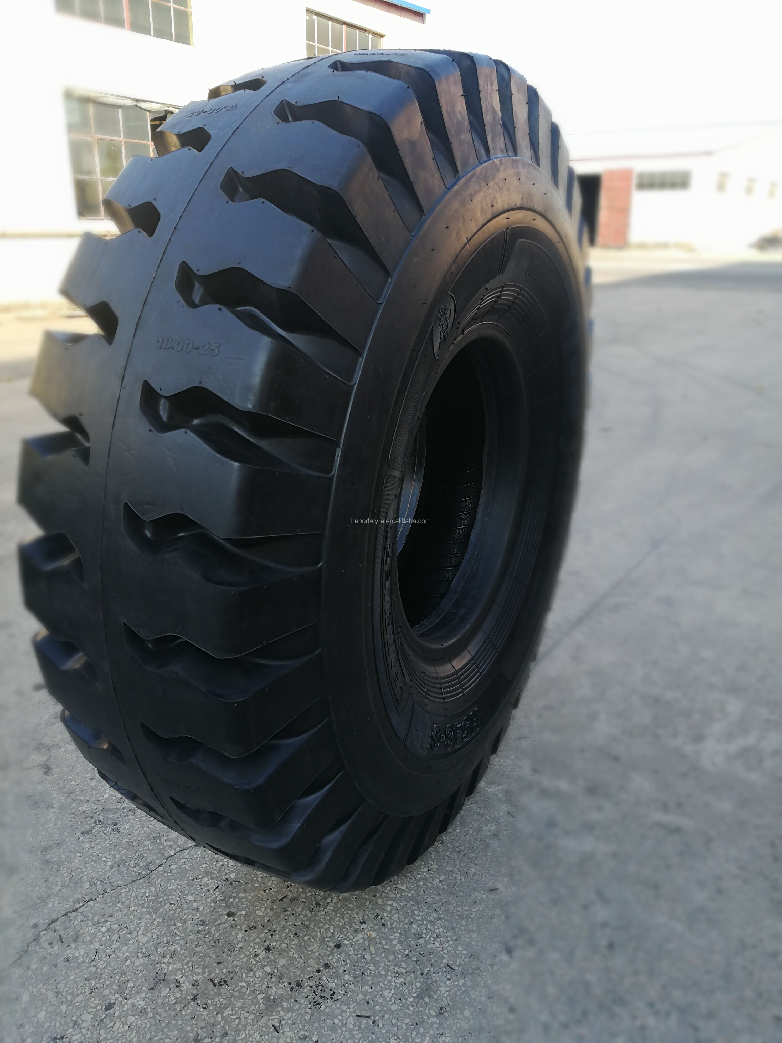 HENGTAR reach stacker  TYRE 1200 24,1400 24 E4 L5S