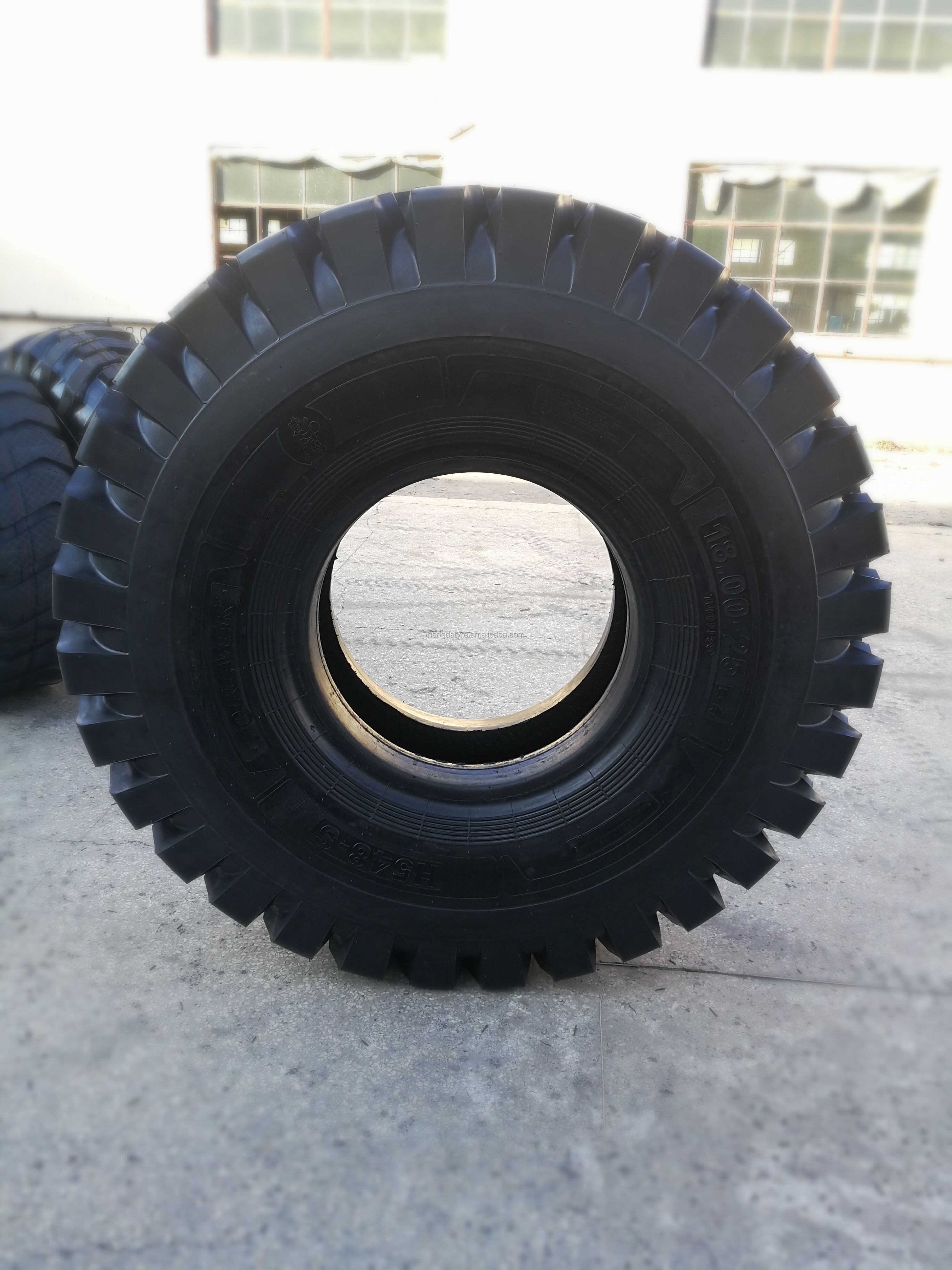 HENGTAR reach stacker  TYRE 1200 24,1400 24 E4 L5S