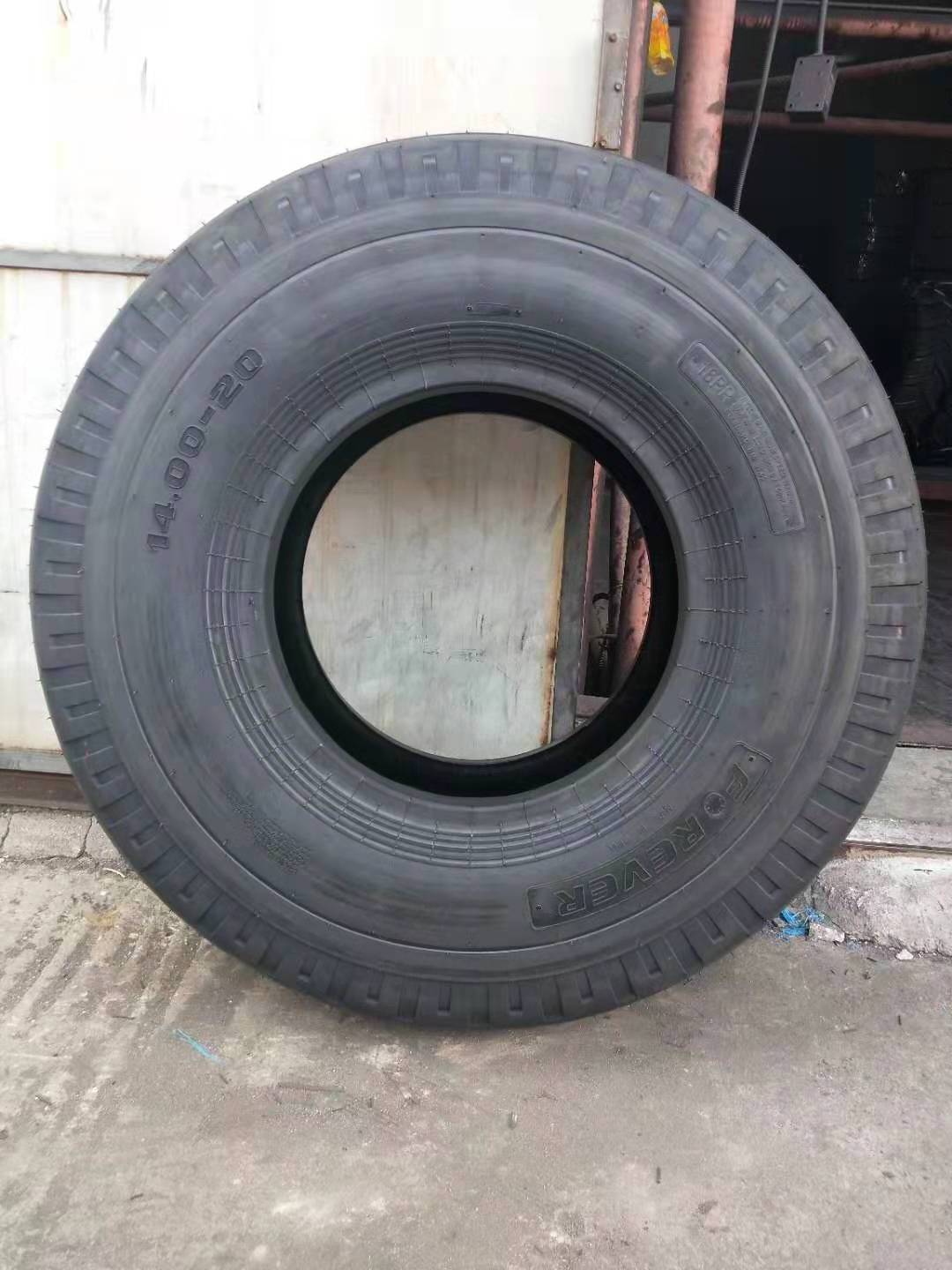 Good quality cheap price Desert sand  tire for saudi market / arabic countries14.00-20  truck tyres