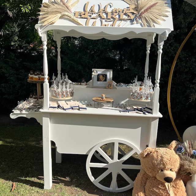 Amazon Hot Sale Customized Wooden Flower Candy Bar Cart With Wheels For Wedding Children Christmas Dessert Party Display Stand