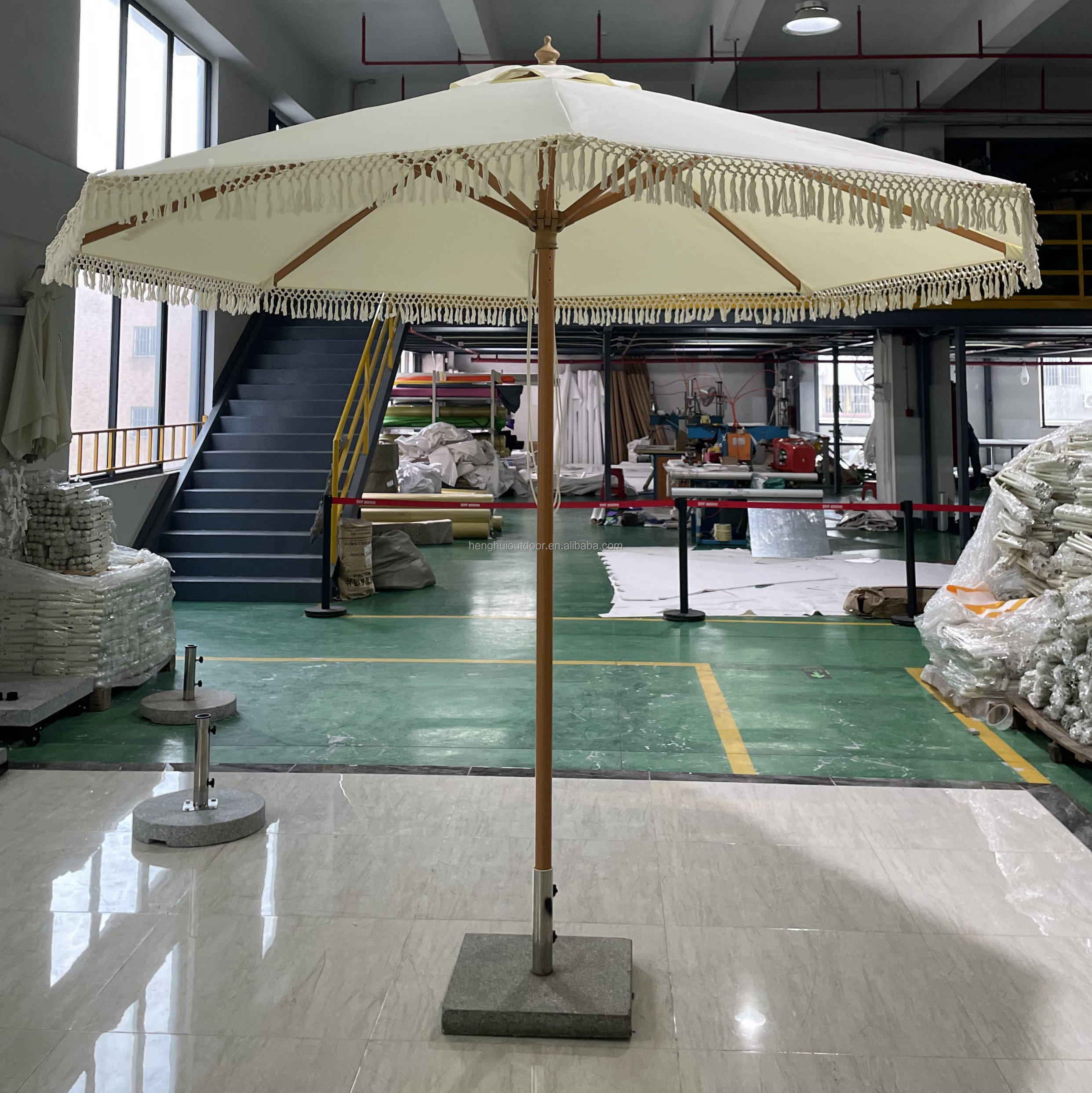 Factory  Outdoor Cantilever Sunshade Custom Luxury Sun Patio Fringe Umbrella With Tassels Scalloped Garden Fancy Beach Parasol