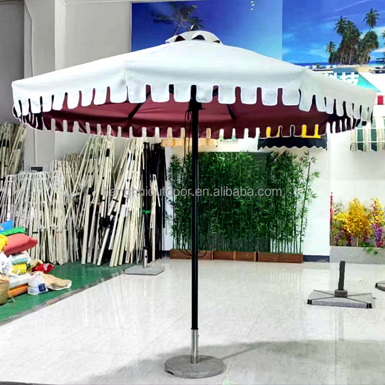 Hot sale Outdoor Sunshade Aluminum Frame Patio Umbrellas Big Vented Tilting Crank Handle Garden Parasol With Fringe Scallop Edge