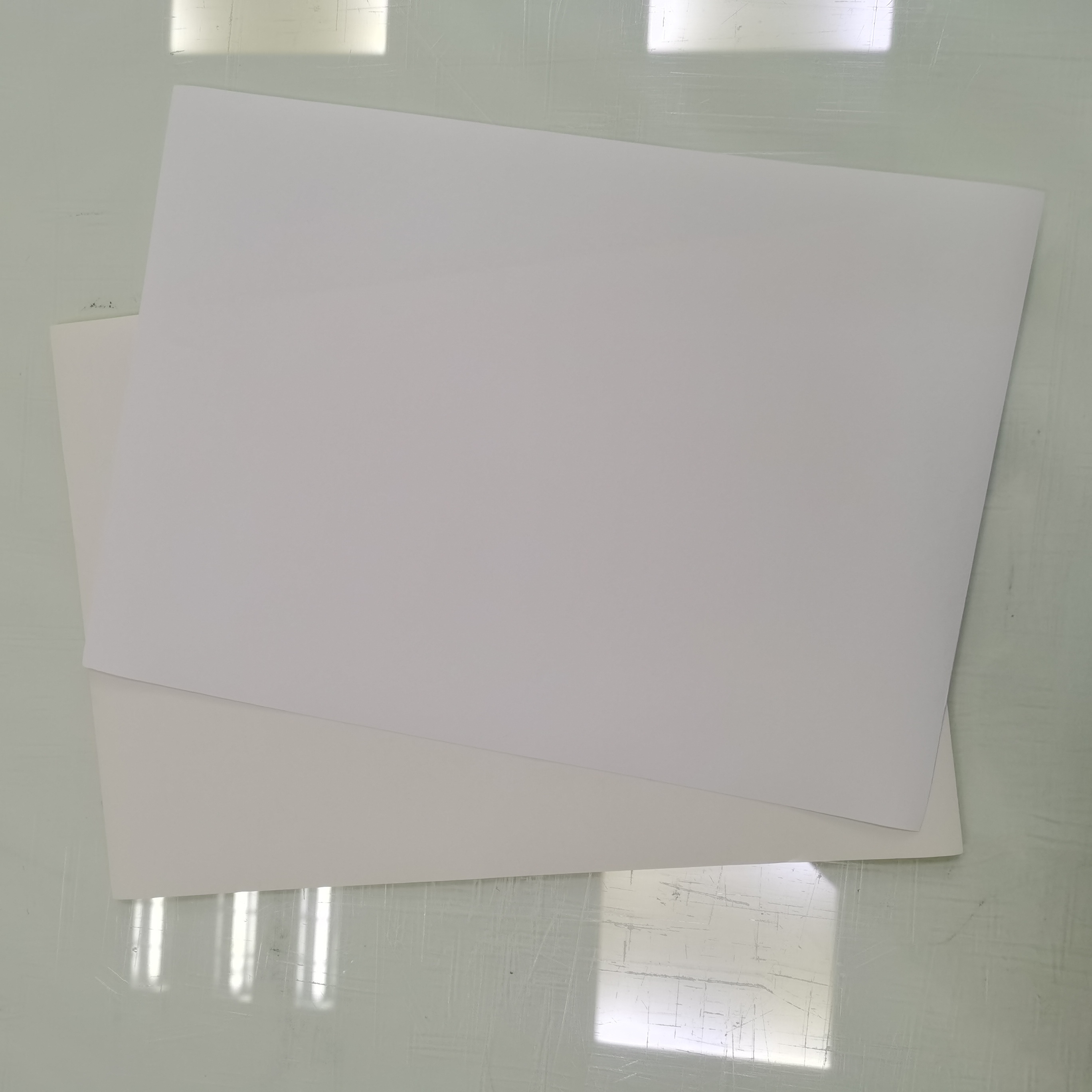 Synthetic PP Acrylic 60gsm White Glassine liner sticker product labels roll paper adhesive