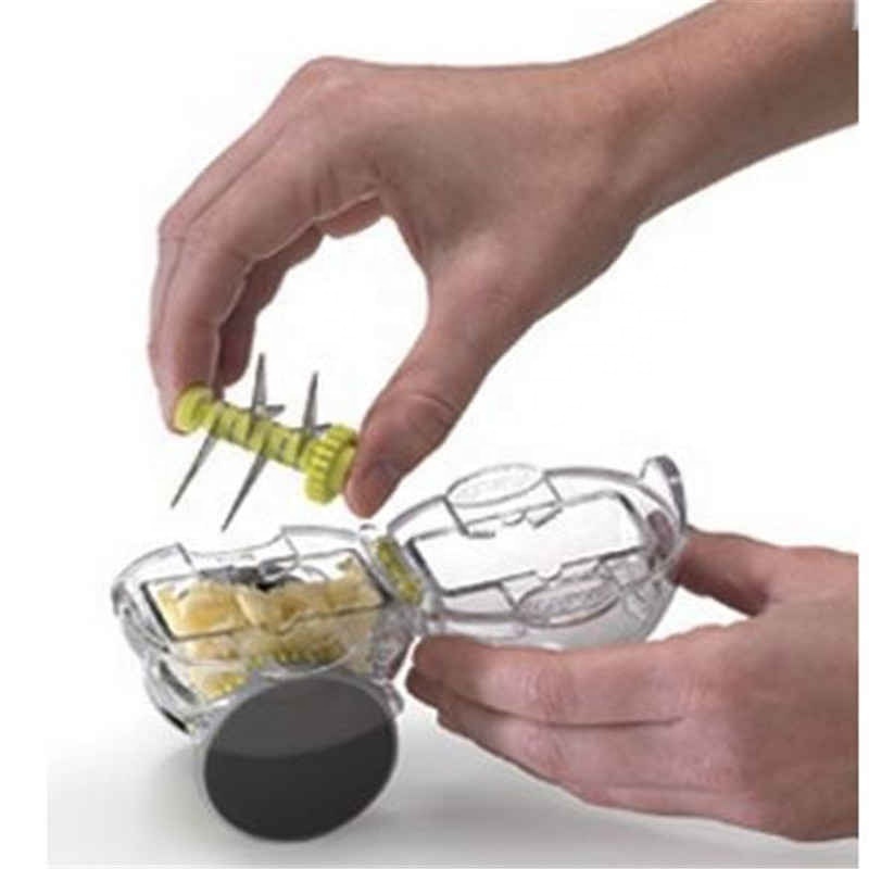 Twist Crusher Novelty Household Kitchen Accessories Mini Rolling Garlic Chopper Plastic Garlic Ginger Press Grater Peeler