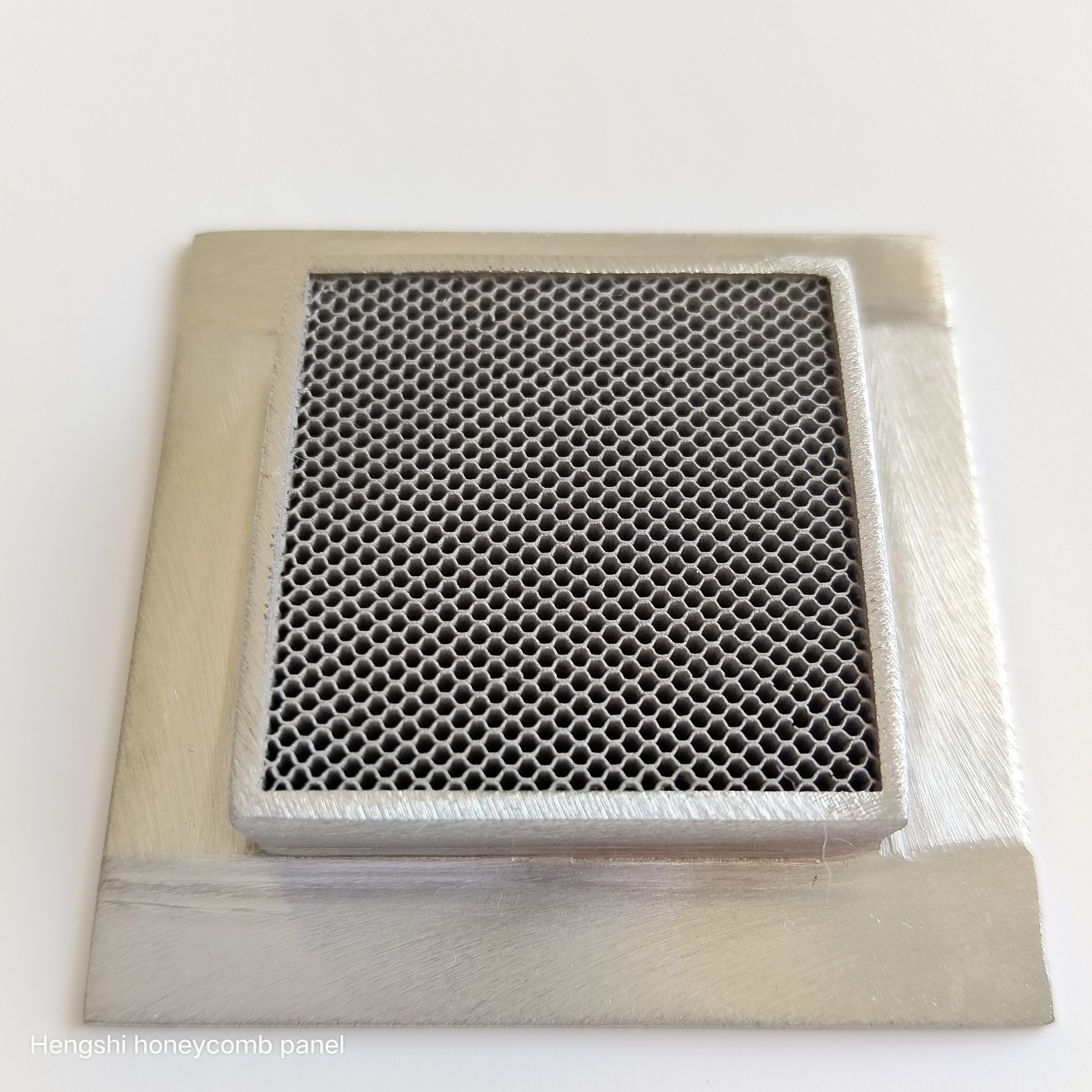 Hengshi micro cell shielded steel honeycomb ventilation plates RFI EMC chassis