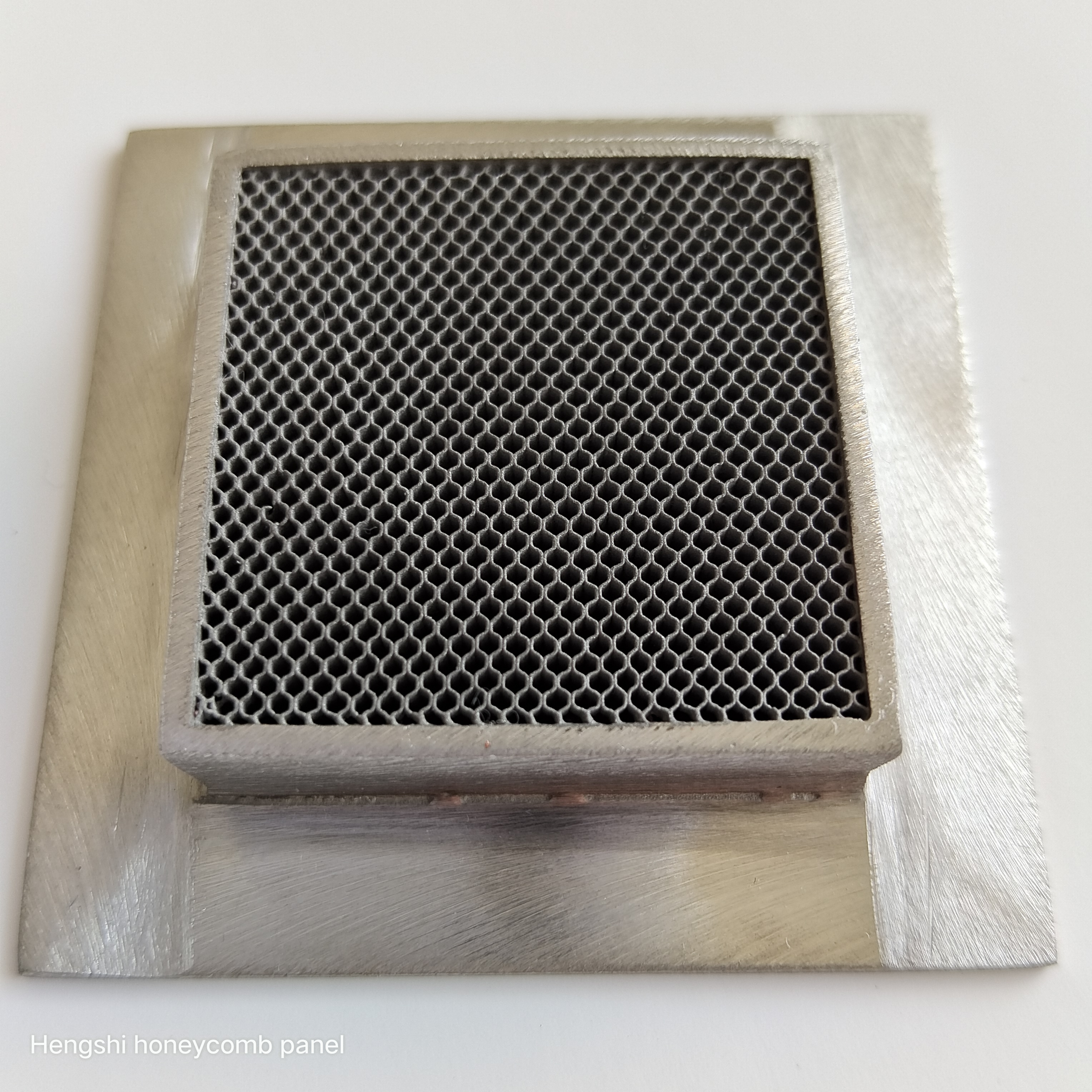 Hengshi micro cell shielded steel honeycomb ventilation plates RFI EMC chassis