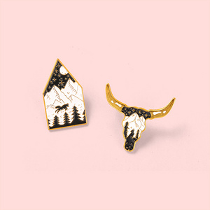 Wold Cattle Animals Bull Enamel Pins Brooches Geometric Lapel Badges Backpacks pin Caps Decor Gifts for Women Men pin