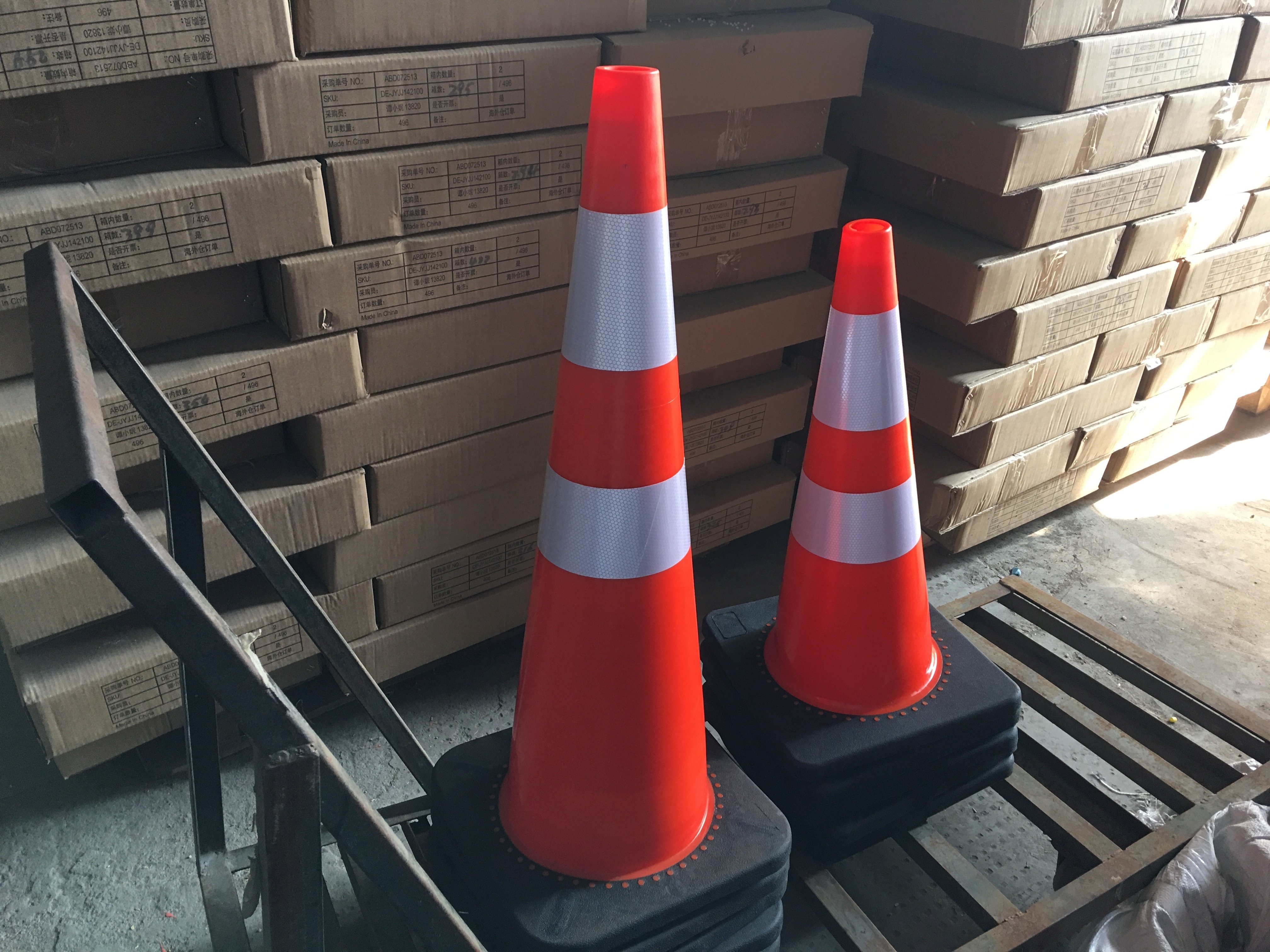 TC303B Durable PVC reflective elastic road cone  70 cm Road Cone Flexible PVC Safety Used Traffic Cone