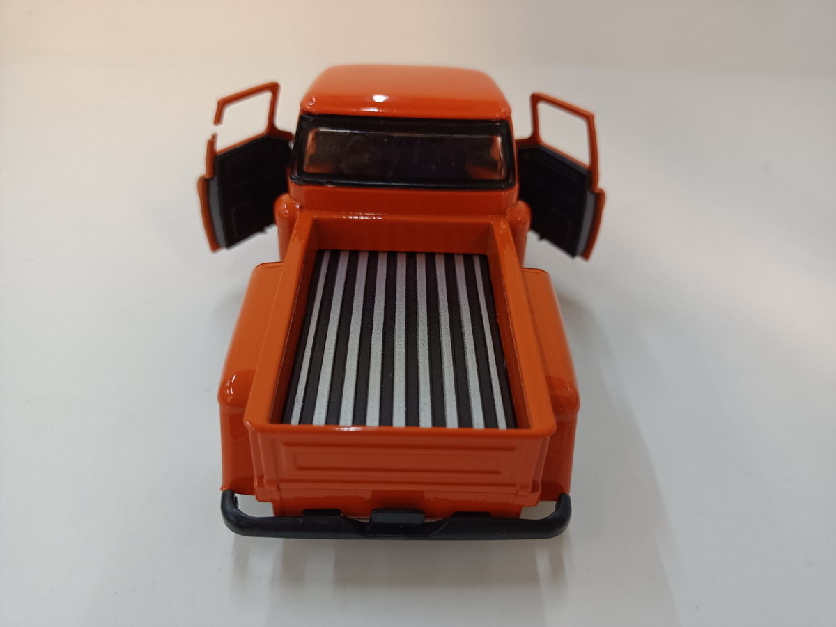 Wholesale Custom 1:32 scale old style Die Cast pickup vintage Car Toys for kids