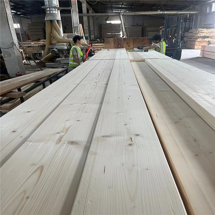 Customization High Quality Building Wood Pine Sawn Timber 2x4 Lumber Timber