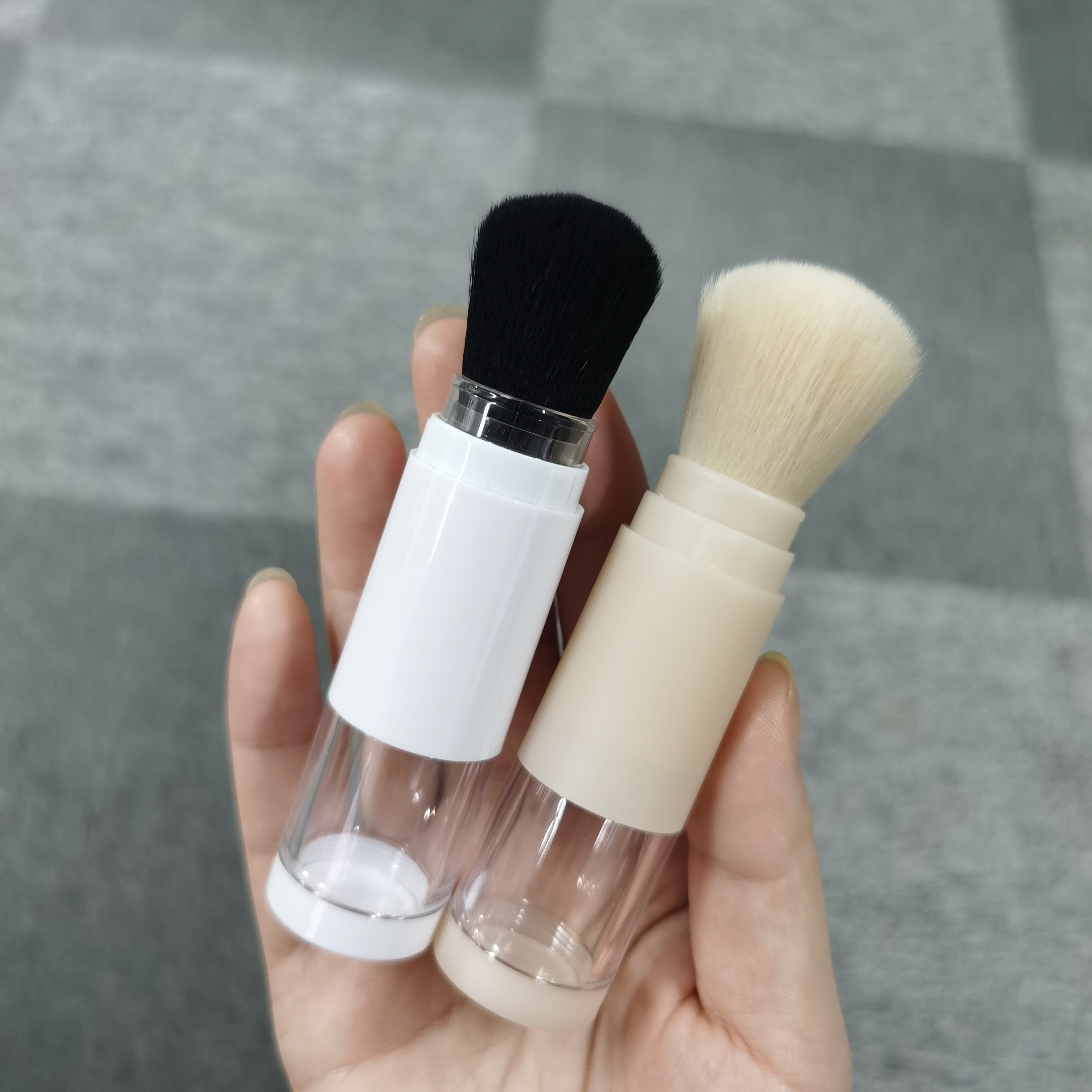 Nylon Refillable Cosmetic Brush Single Jar Retractable Power Blush Highlight Makeup Brush Bottle Spray Application Powder Brush