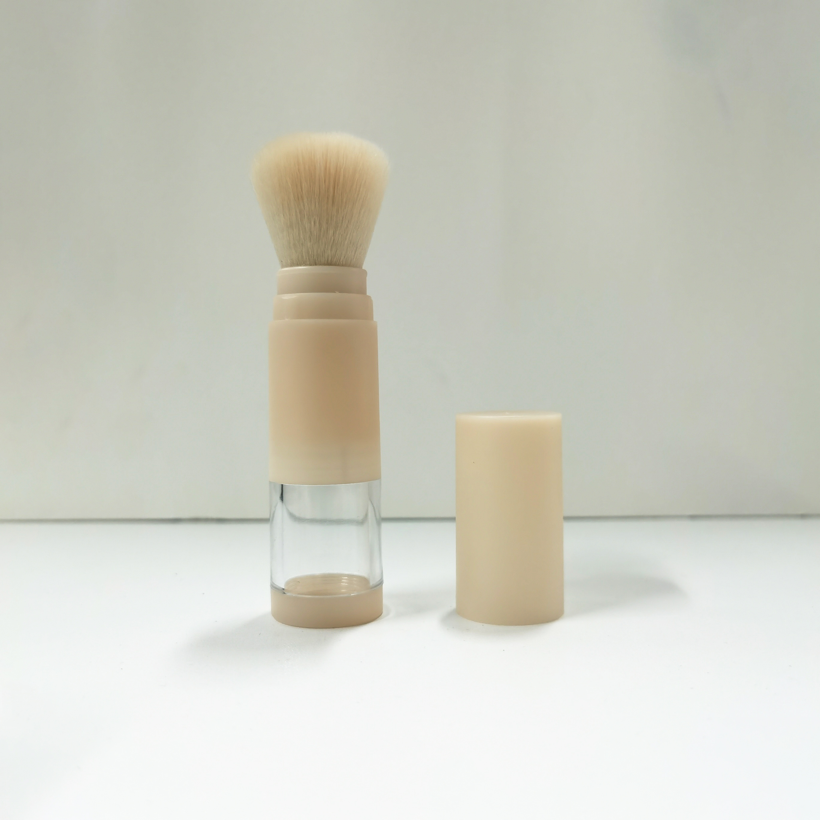 Nylon Refillable Cosmetic Brush Single Jar Retractable Power Blush Highlight Makeup Brush Bottle Spray Application Powder Brush