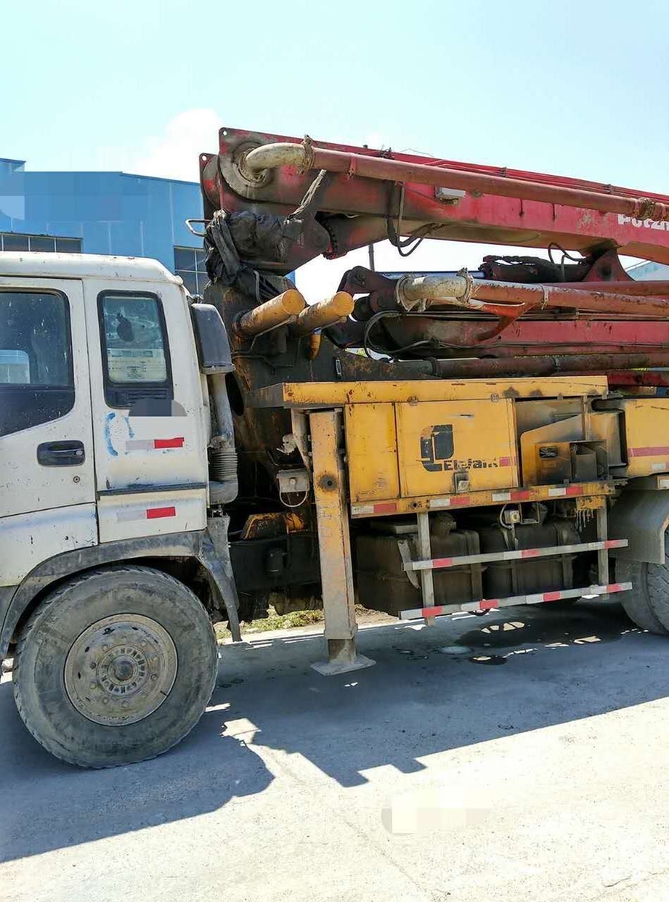 Isuzu chassis used Putzmeister concrete pump trucks 37 M 42M 45M  for sale