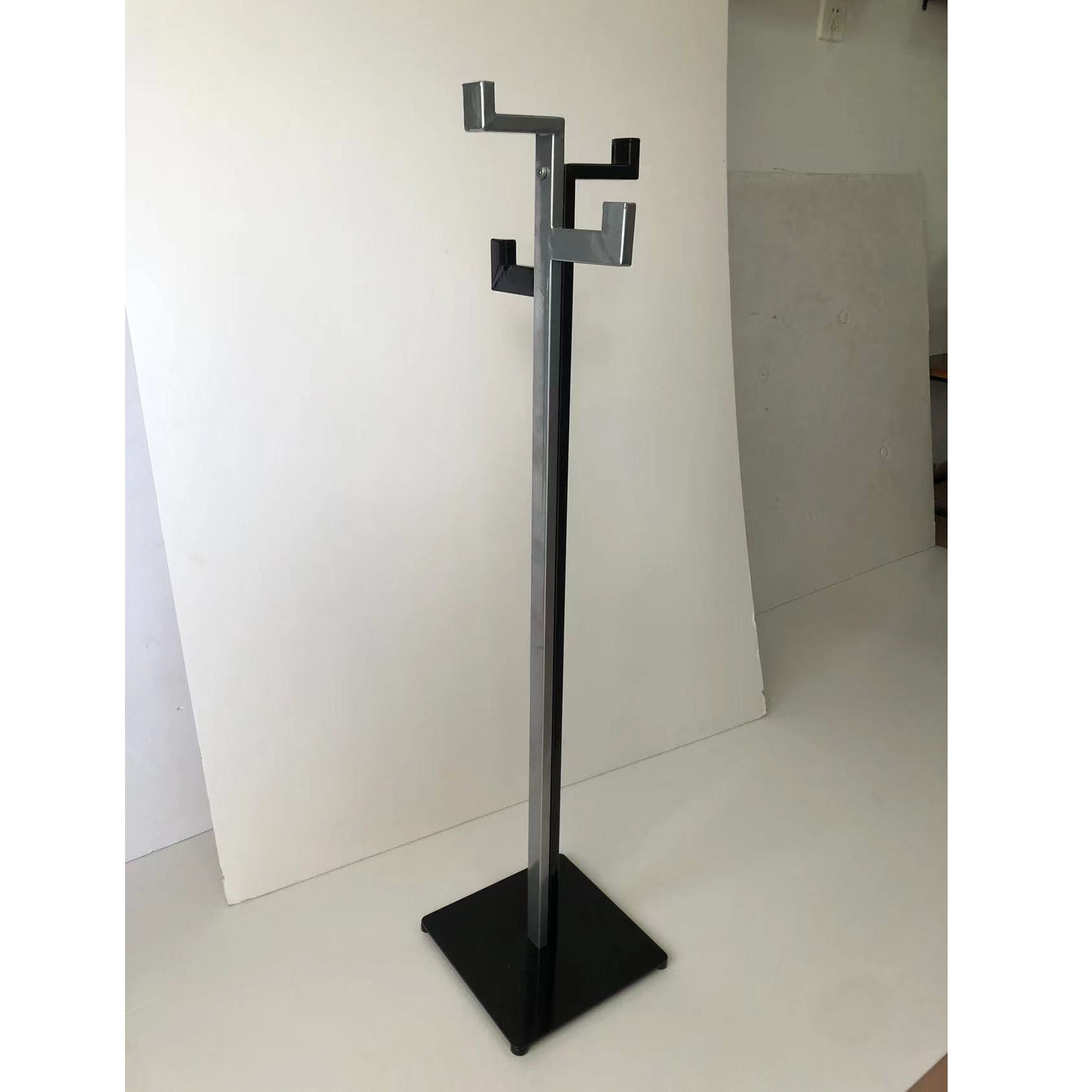 Restaurant Table Side Handbag Stand Rack for Hanging Handbag Coat Hat Mini Coat Rack with Solid Base Retail Store Valet Stand