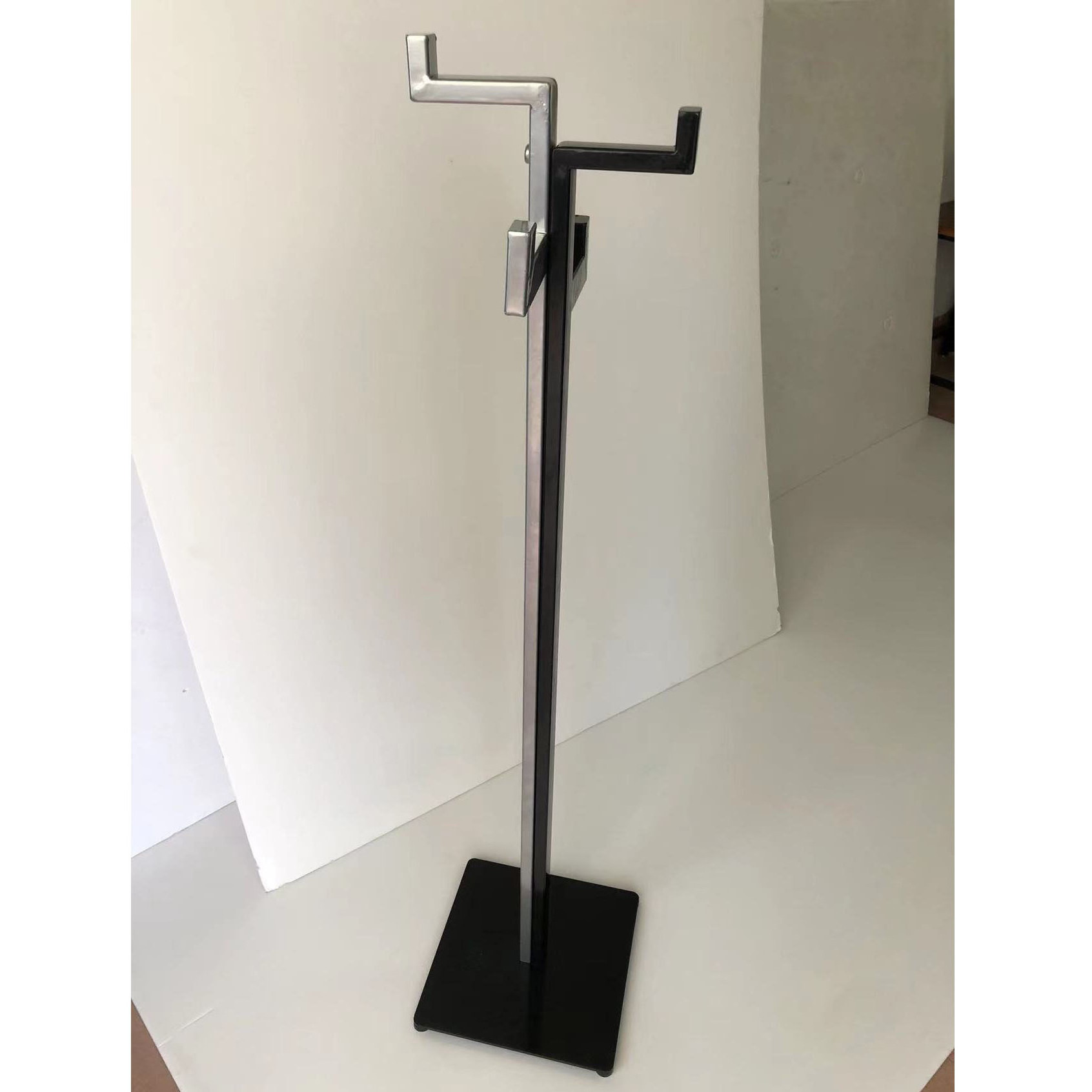 Restaurant Table Side Handbag Stand Rack for Hanging Handbag Coat Hat Mini Coat Rack with Solid Base Retail Store Valet Stand