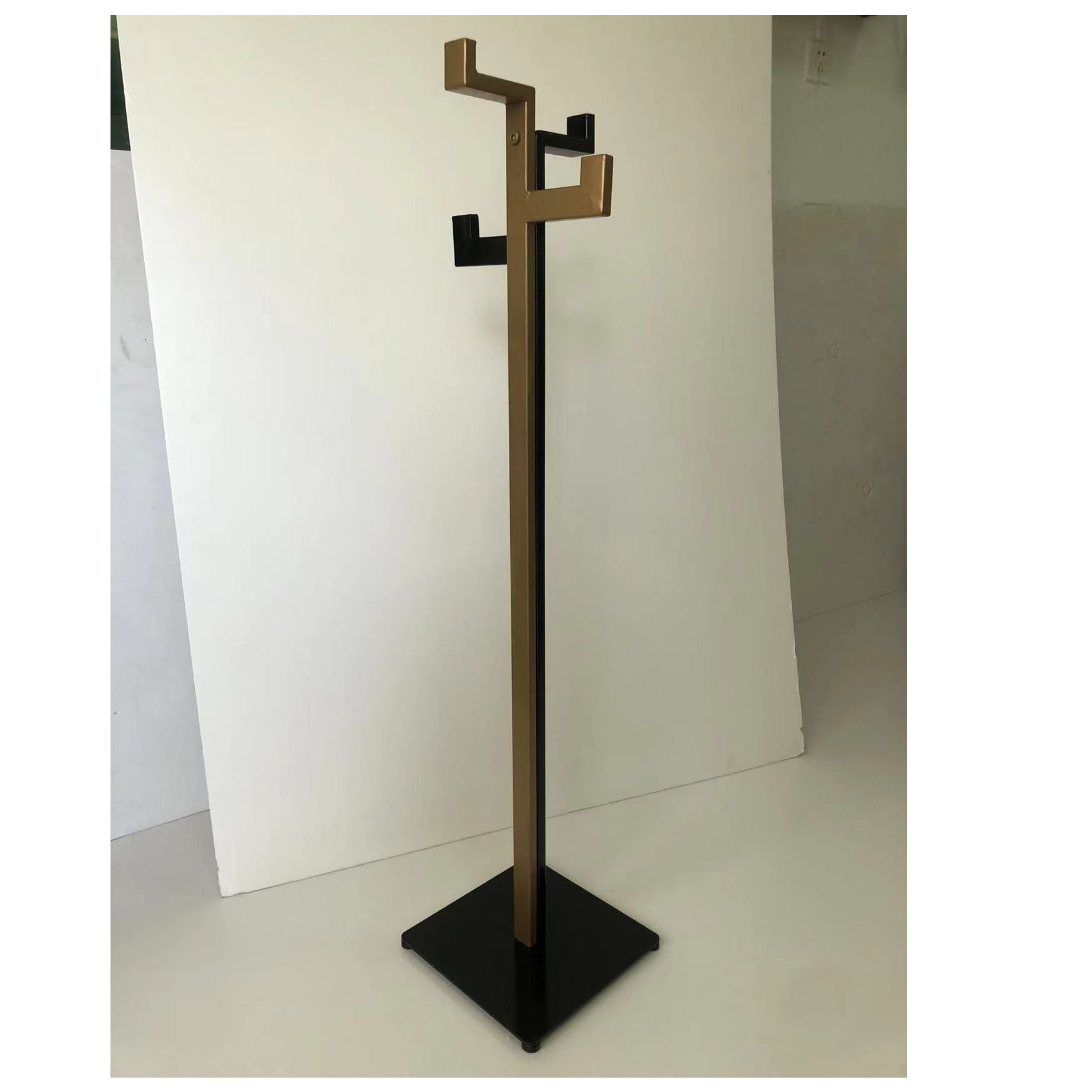 Restaurant Table Side Coat Rack for Hanging Handbag Hat Mini Coat Stand with Base Retail Store Valet Stand Handbag Stand