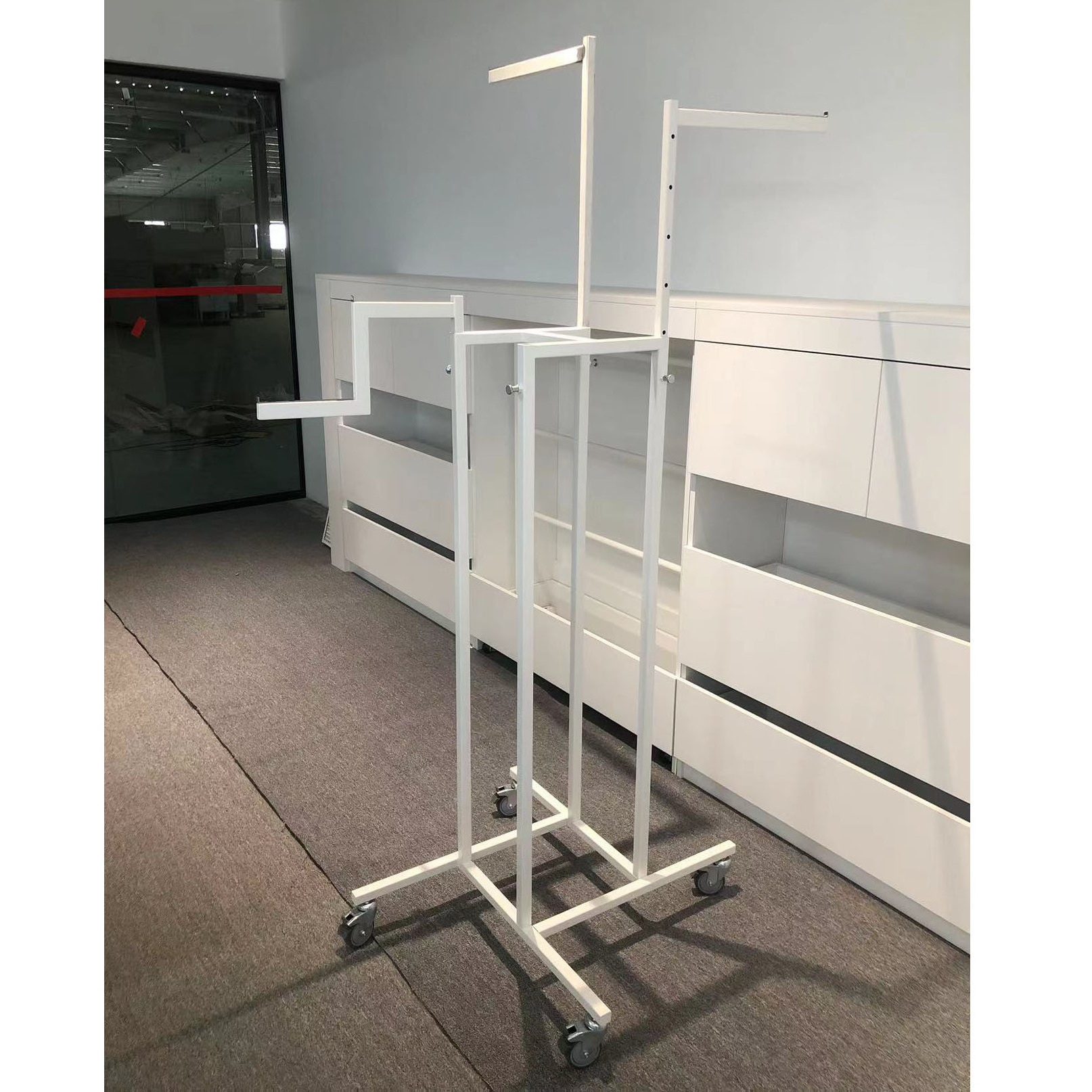 Retail Fixtures Gondola Display Four Way Clothing Rack with Four Straight Arms Metal Pipe Display Stand with Caster