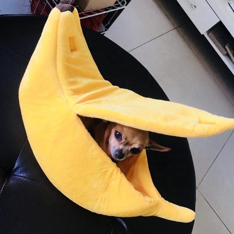 2023 washable lovely style puppy bed popular quality soft closed banana shape pet dog cat nest bed for small animals